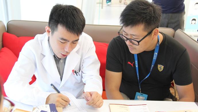 上海家庭医生服务模式新探索:走进商圈驻点服务"亚健康"企业白领